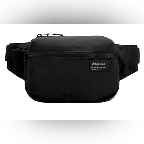 NWOT Lululemon Clean Lines Belt Bag Black 2L Unisex - Picture 2 of 9